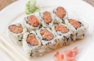 spicy tuna sushi rolls