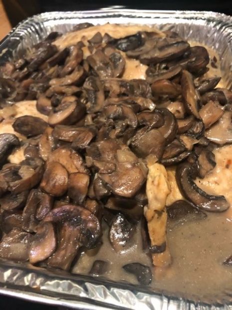 Chicken and mushrooms in wine sauce