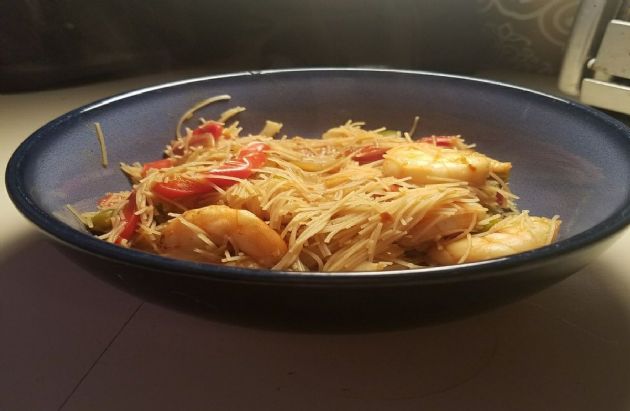 Shrimp stir fry with mai fun noodles