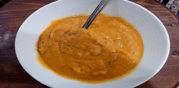 Butternut squash soup with apple & parsnip