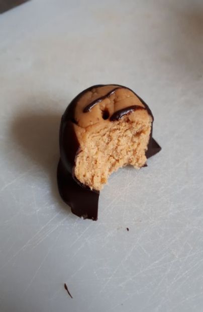 Chocolate Peanut Butter Balls (gluten free & vegan)