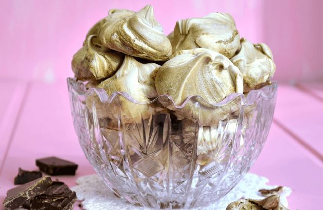 Cocoa Meringue Shells