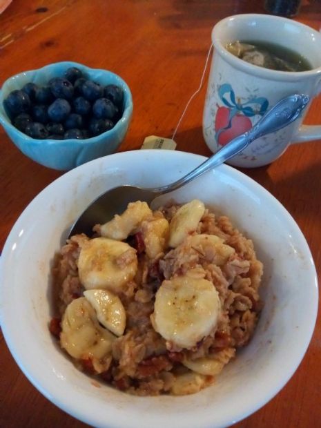 Maple Cinnamon Oatmeal with Banana