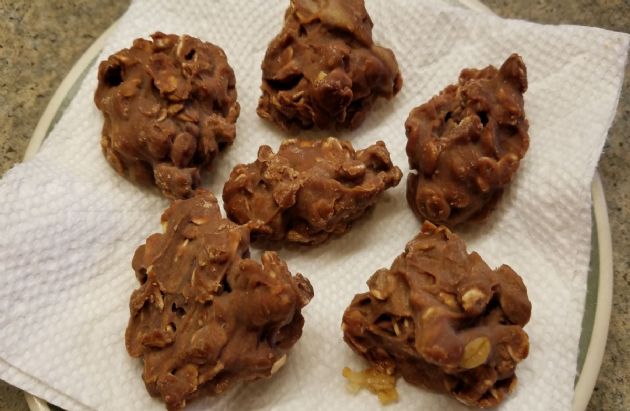 No bake chocolate peanut butter energy balls
