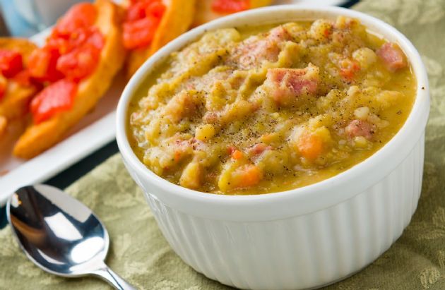 Slow Cooker Split Pea and Ham Soup