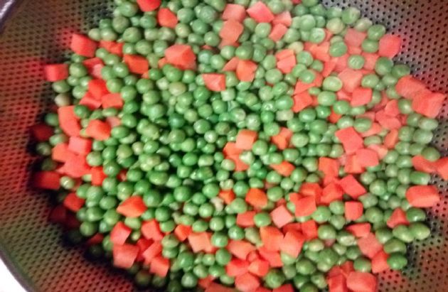 Steamed peas and carrots (anto72)