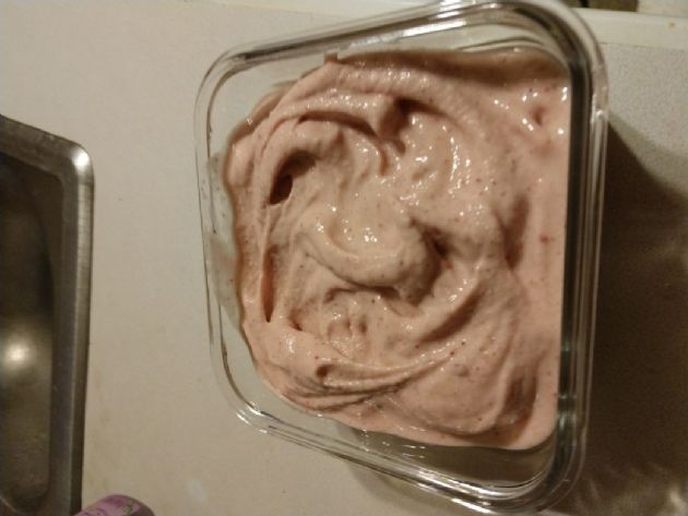 simple strawberry banana protein ice cream