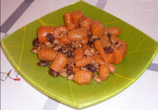 Vegan Autumn Sweet Carrots with Walnuts