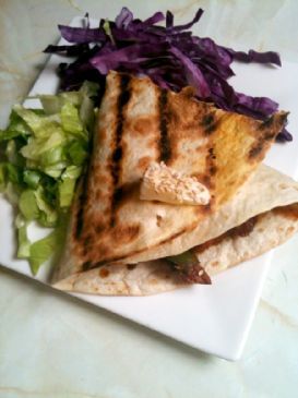 Chicken with tomato & pear sauce in crunchy tortilla