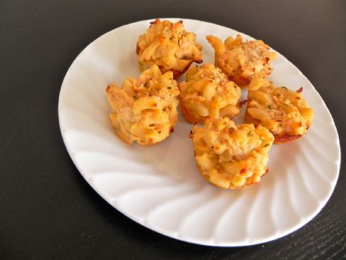 Buffalo Chicken Macaroni & Cheese Muffins