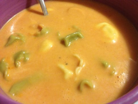 Creamy tortellini tomato soup