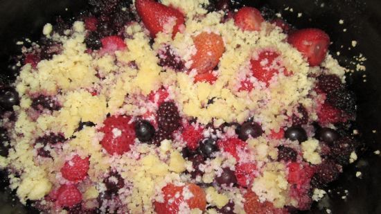 Slow Cooker Paleo Berry Crumble