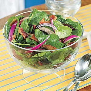 Spinach Salad With Turkey Bacon and Mushrooms