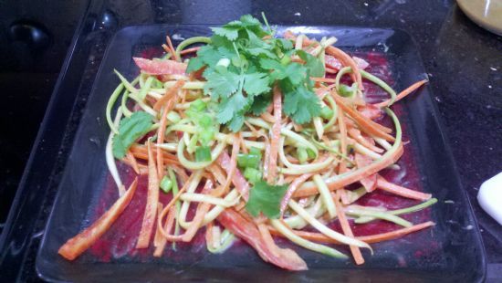 Almost raw Veggie Pasta in Spicy Thai Peanut Sauce