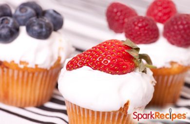 Low-Fat Vegan Berry Cupcakes