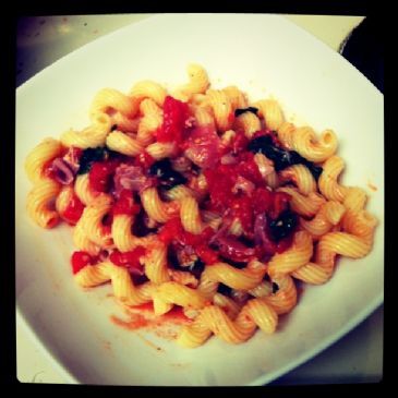 Pasta with spinach, proscuitto and tomatoes (1.5 c/serving)