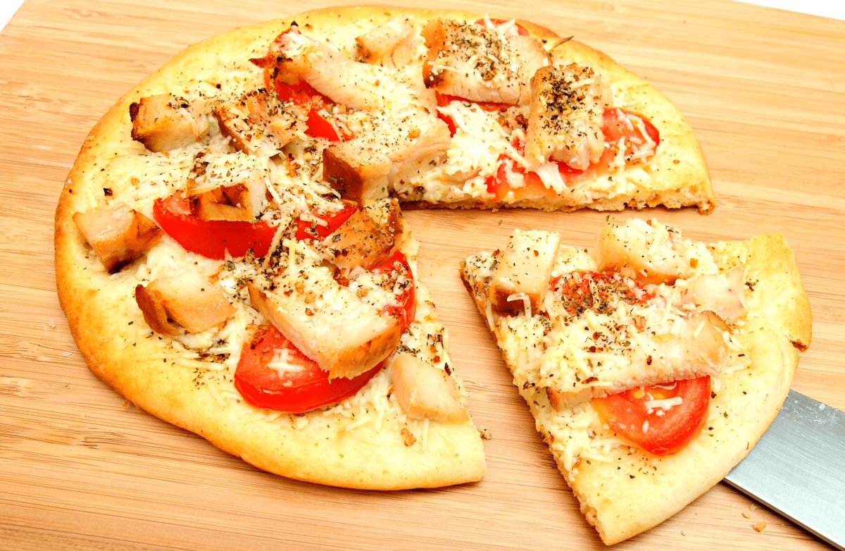 A Slimmer Slice: Fresh Tomato & Chicken Pizza