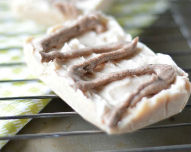 CINNAMON BUN FAT BOMB BARS