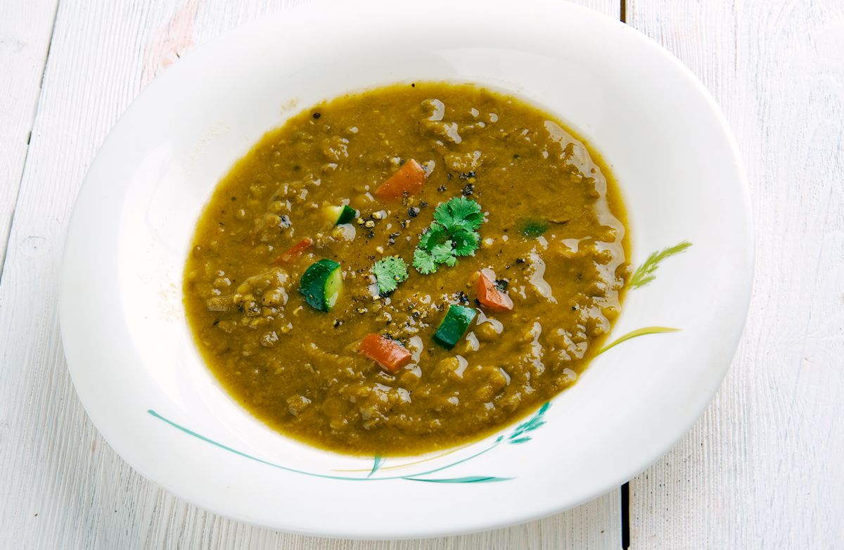 Ezogelin Corbasi (Turkish Lentil and Bulgur Soup with Mint)