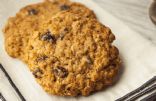 Very Low-Fat, Low-Calorie Oatmeal Raisin Cookies