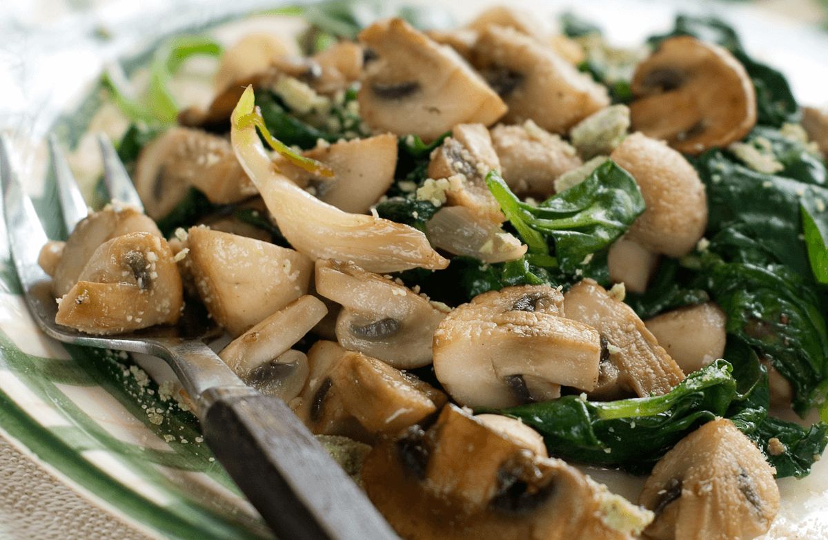 Warm Spinach Salad with Mushrooms