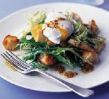 Smoked haddock salad with poached eggs & crotons 