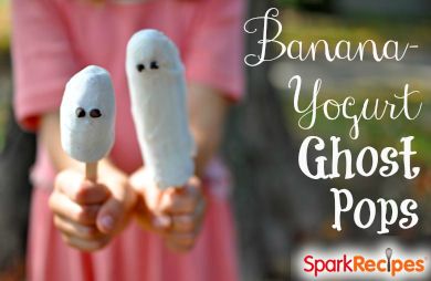 Banana-Yogurt Ghosts (Healthy Halloween Popsicles)