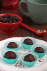 Dark chocolate truffles from foodforthesoul.net