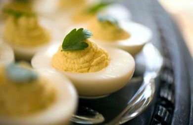 Healthy Deviled Eggs from FANNETASTIC FOOD