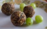 Raisin and Almond Energy Balls